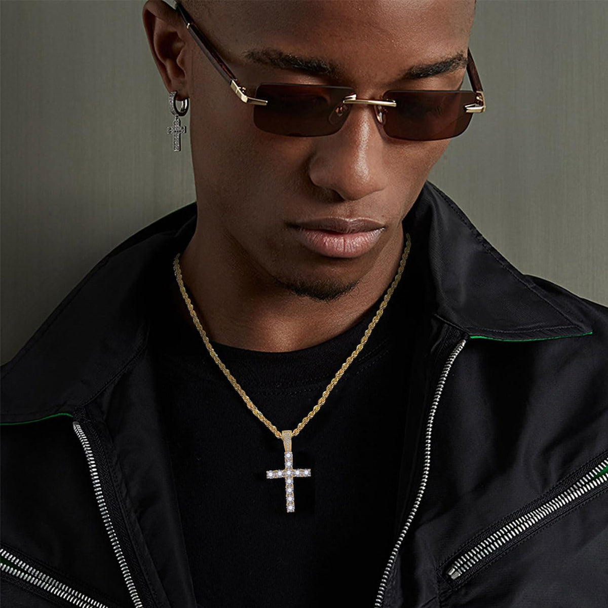 Goldfarbene Kreuzkette für Herren – Eleganter Anhänger im Iced-Out-Design