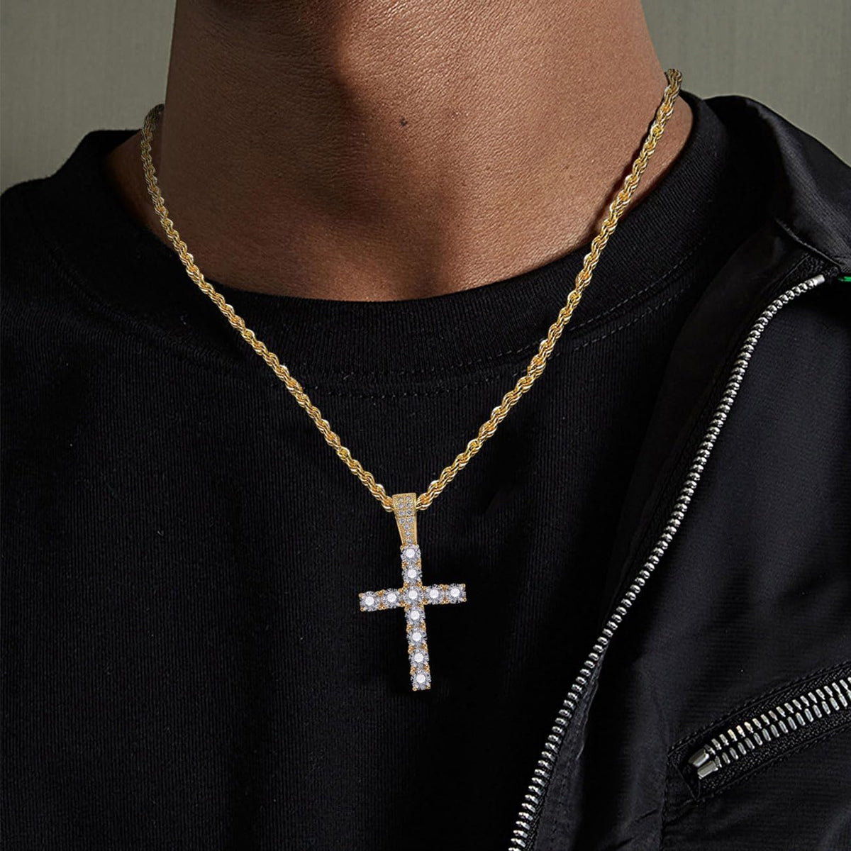 Goldfarbene Kreuzkette für Herren – Eleganter Anhänger im Iced-Out-Design